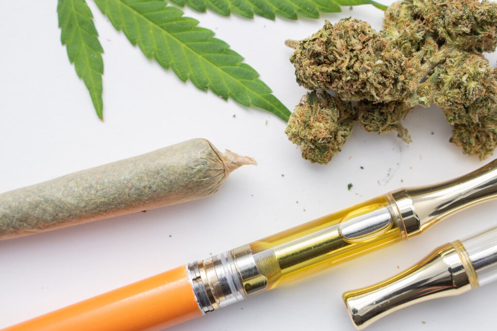 THC Extract Cannabis Oil Pens, Marijuana Cigarette, Buds & Leaf