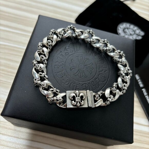 The Distinctive Design Elements of Chrome Hearts Jewelry